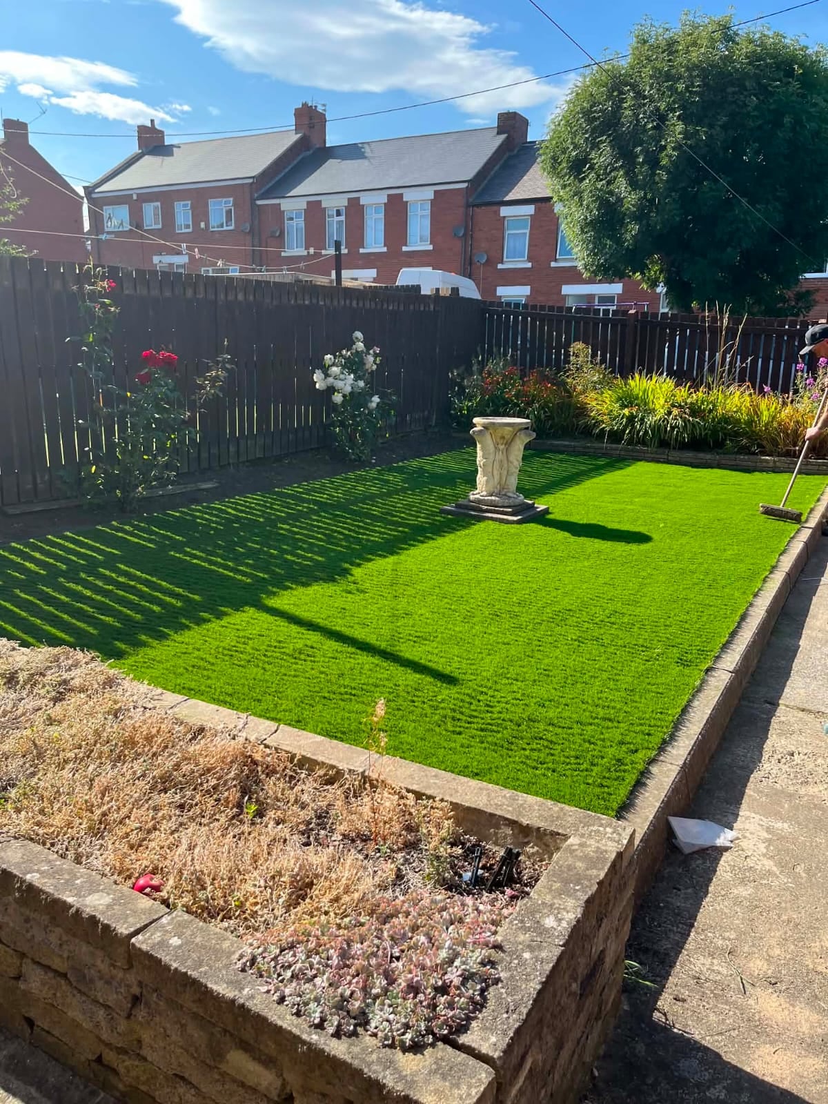Finished artificial lawn with gravel edging